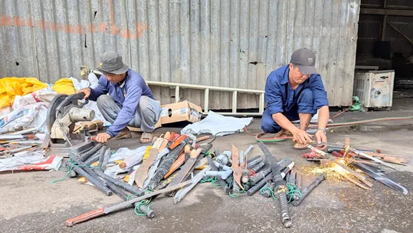 Cắt nhỏ, dập nát các vũ khí thô sơ, làm mất tính năng, tác dụng 22793F6F-52B2-421D-AE8F-13030FA72B37.png
