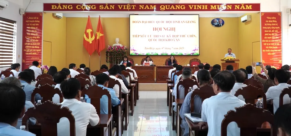 Phó Chủ tịch nước phát biểu tại buổi tiếp xúc cử tri xã Tân Hiệp (tỉnh An Giang) 9cbf0964471ef140a80f.jpg