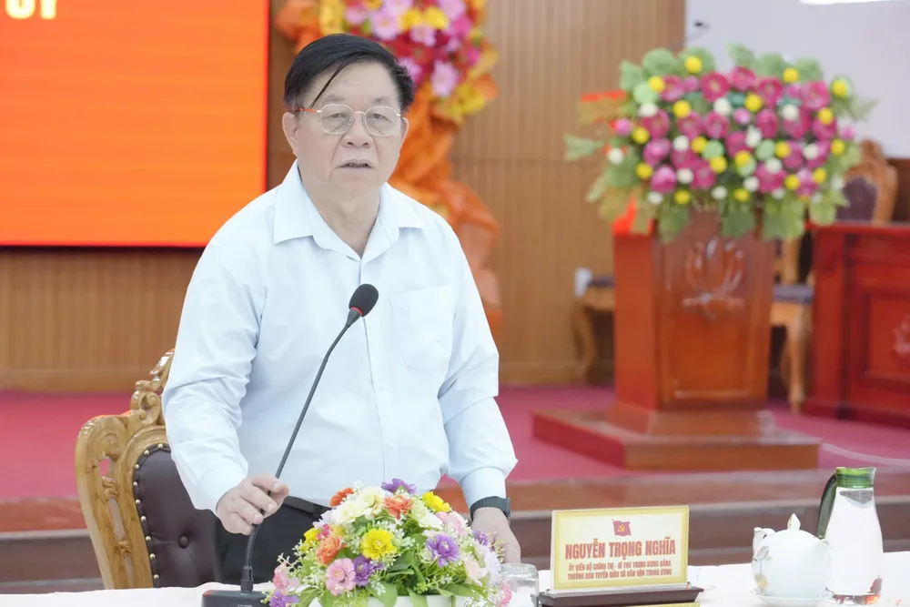 Đồng chí Nguyễn Trọng Nghĩa phát biểu tại buổi làm việc E20A6E7B-1624-4511-AC6C-BA295BD3C1B3.jpeg