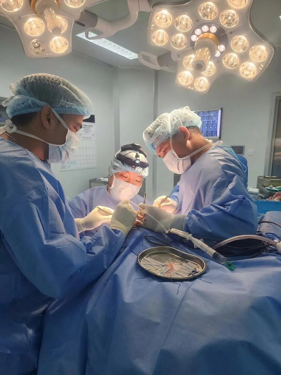 Los médicos del Hospital General Internacional Vinmec Phu Quoc realizaron una cirugía al paciente N.T.T.Q. A5D941B0-EBB2-4BB0-BF1C-3F5FEFDE0F1F.jpeg