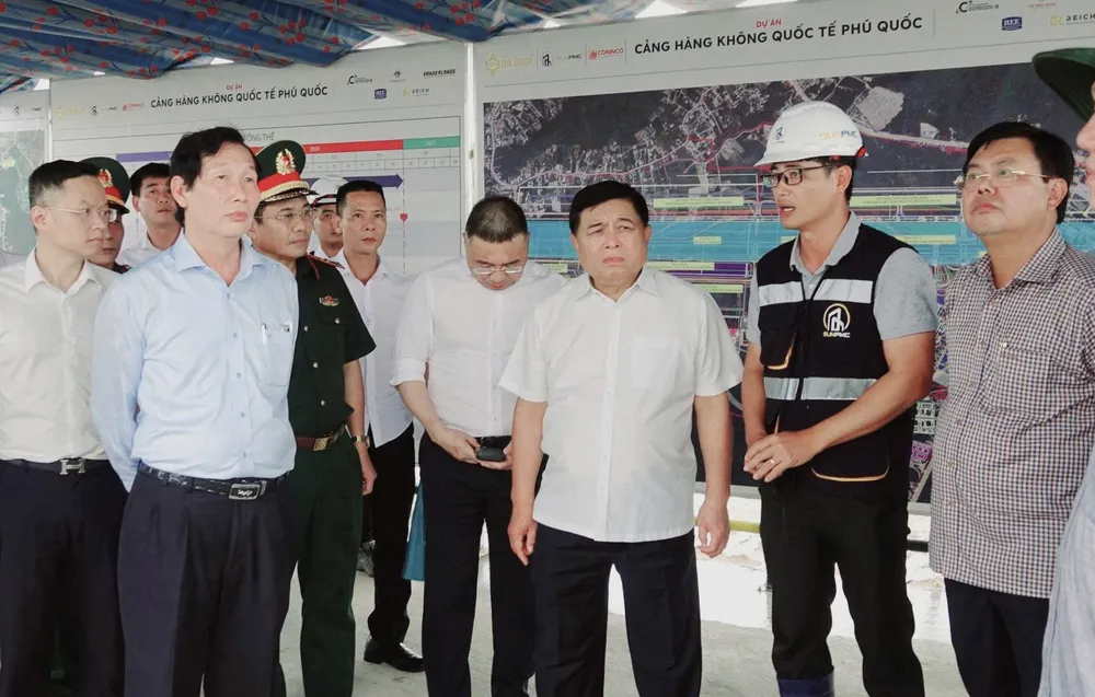 Phó Thủ tướng Nguyễn Chí Dũng kiểm tra Dự án đầu tư mở rộng Cảng hàng không quốc tế Phú Quốc IMG_9642.jpeg