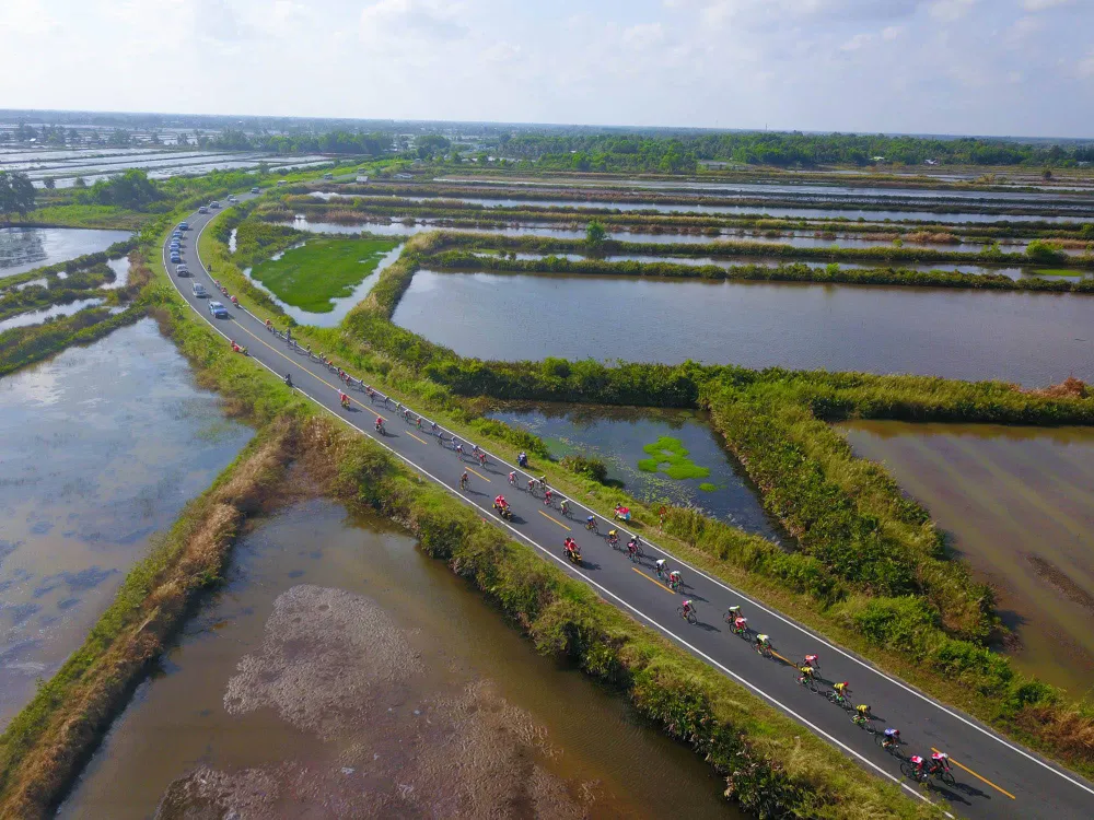 Cuộc chơi của các tay đua tốp dưới&nbsp; ảnh 1