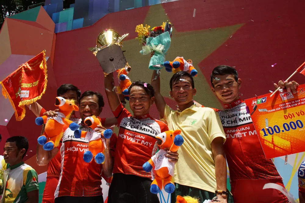 Mặc áo vàng, Nguyễn Thành Tâm đi vào lịch sử Cúp Truyền hình ảnh 3