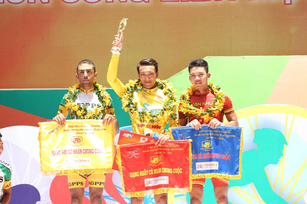 Mặc áo vàng, Nguyễn Thành Tâm đi vào lịch sử Cúp Truyền hình ảnh 2