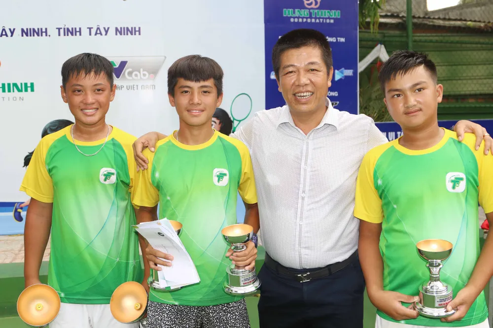 Tay vợt 15 tuổi lên ngôi giải U18 sau màn chạy đua thể lực ảnh 3 Tay vợt 15 tuổi lên ngôi giải U18 sau màn chạy đua thể lực ảnh 3