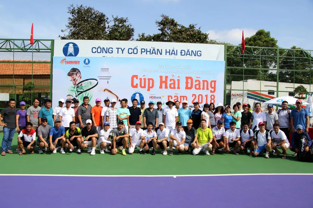 Mẹ ngôi sao quần vợt Lý Hoàng Nam tung hoành trên sân quần vợt phong trào ảnh 2 Mẹ ngôi sao quần vợt Lý Hoàng Nam tung hoành trên sân quần vợt phong trào ảnh 2