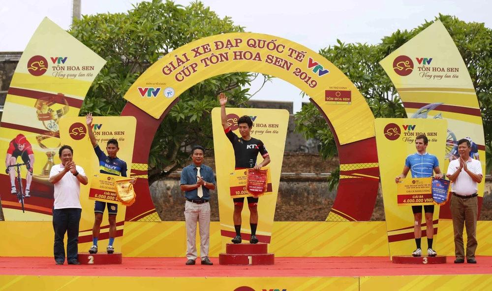 Giải xe đạp quốc tế VTV Cúp: Tay đua Hàn Quốc IM Jaeyeon đòi lại cả áo vàng lẫn áo xanh ảnh 3 Giải xe đạp quốc tế VTV Cúp: Tay đua Hàn Quốc IM Jaeyeon đòi lại cả áo vàng lẫn áo xanh ảnh 3