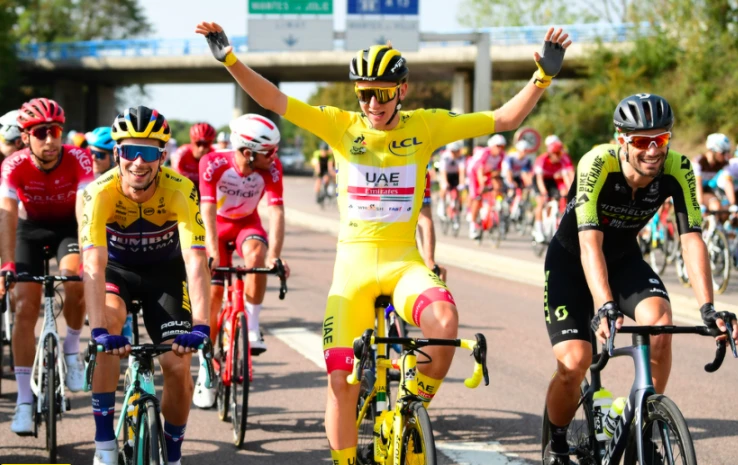 Tay đua Tadej Pogacar vừa giành Áo vàng Tour de France. 