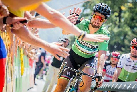 “Ông thần nước rút” Peter Sagan may mắn tập luyện cùng nhóm khác.