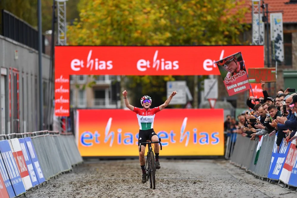 Kata Blanka Vas lần đầu chiến thắng ở UCI Cyclo-cross World Cup