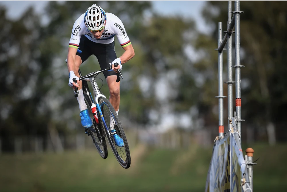 Mathieu van der Poel cũng là một tay đua mạnh của thế giới