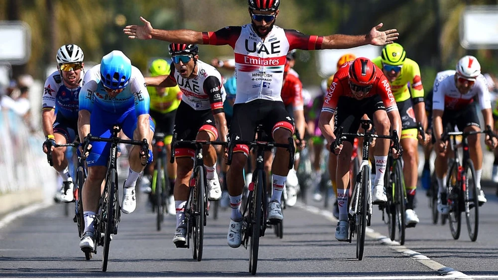 Vừa giành áo xanh lá cây Tour of Oman, Fernando Gaviria đã dính Covid-19