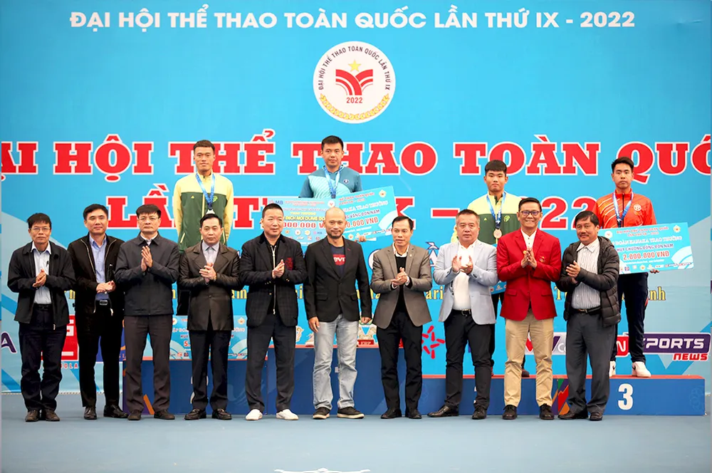 Trao giải cho các tay vợt thành tích cao đơn nam Trao giải cho các tay vợt thành tích cao đơn nam