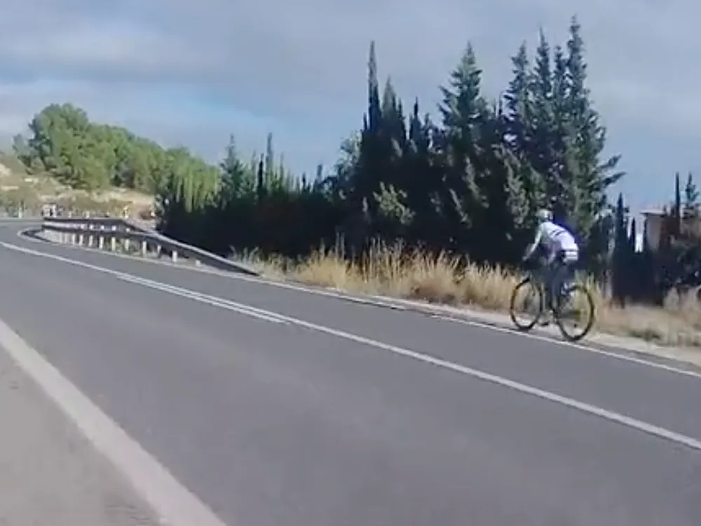 Mark Cavendish bị phát hiện tập luyện cùng Astana Qazaqstan