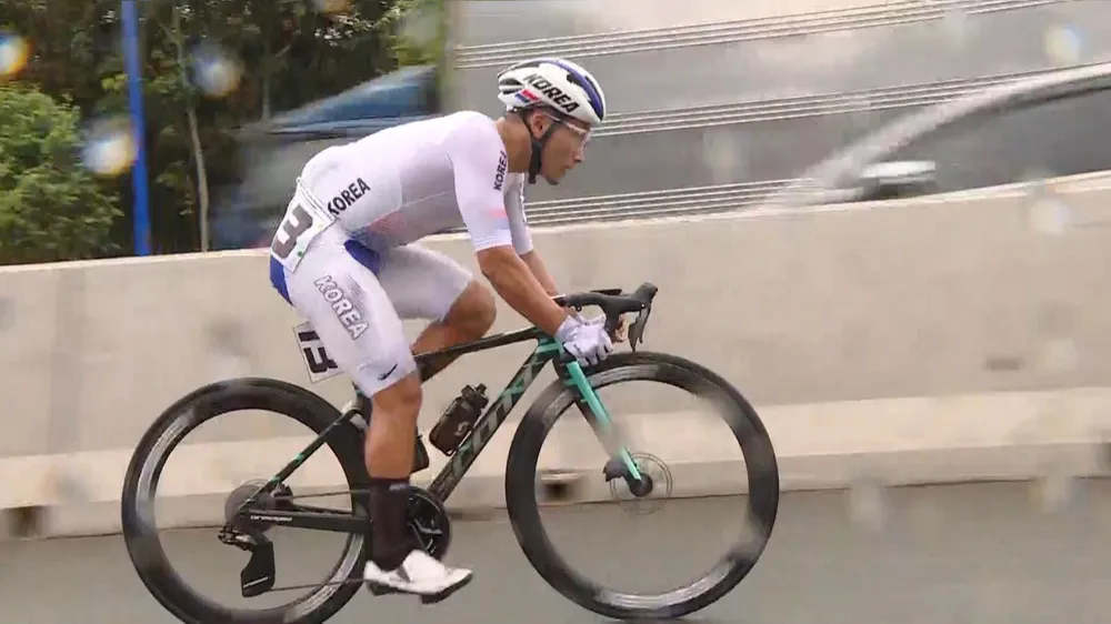 Jang Kyunggu thoát đi một mình Jang Kyunggu thoát đi một mình