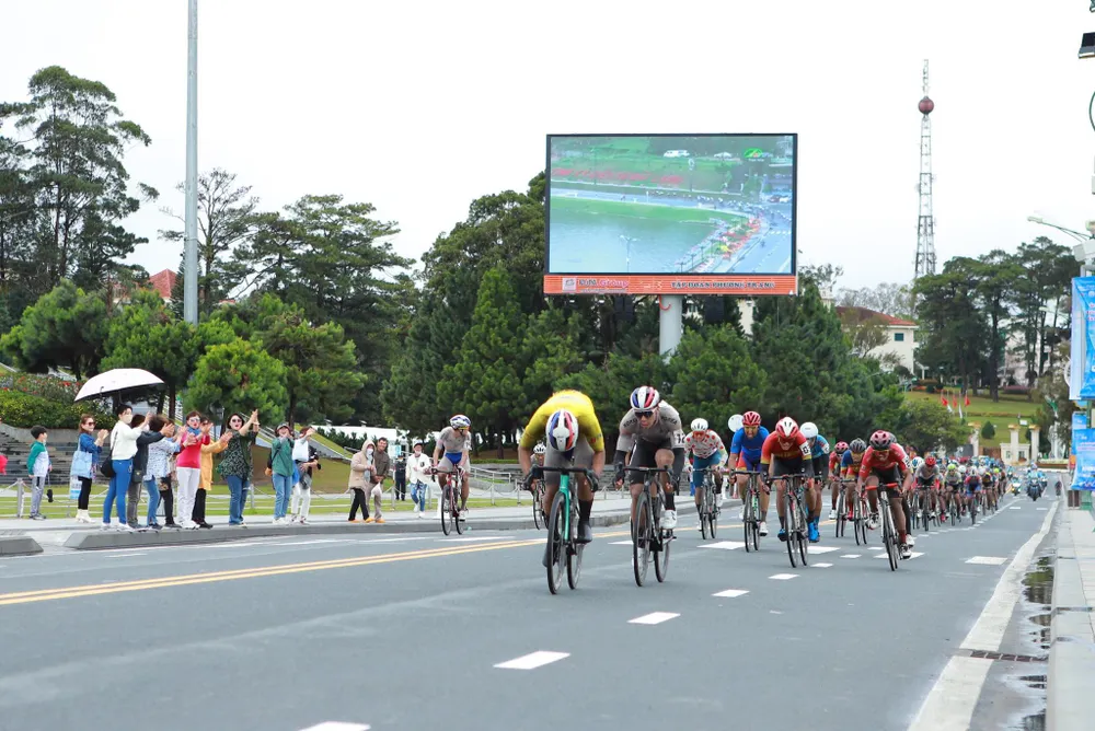 Những pha nước rút tại chặng 6