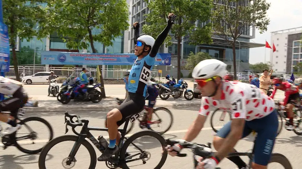 Nguyễn Phạm Quốc Khang vui mừng với chiến thắng chặng cuối