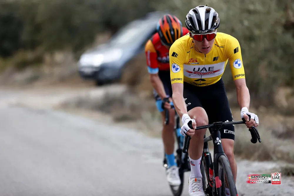 Tadej Pogacar tấn công thoát đi