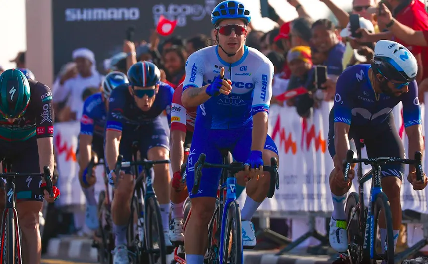 Niềm vui chiến thắng của Dylan Groenewegen