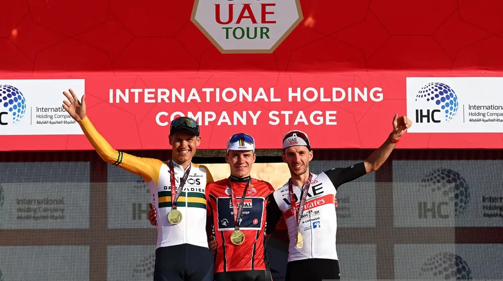 Ba tay đua đứng đầu giải