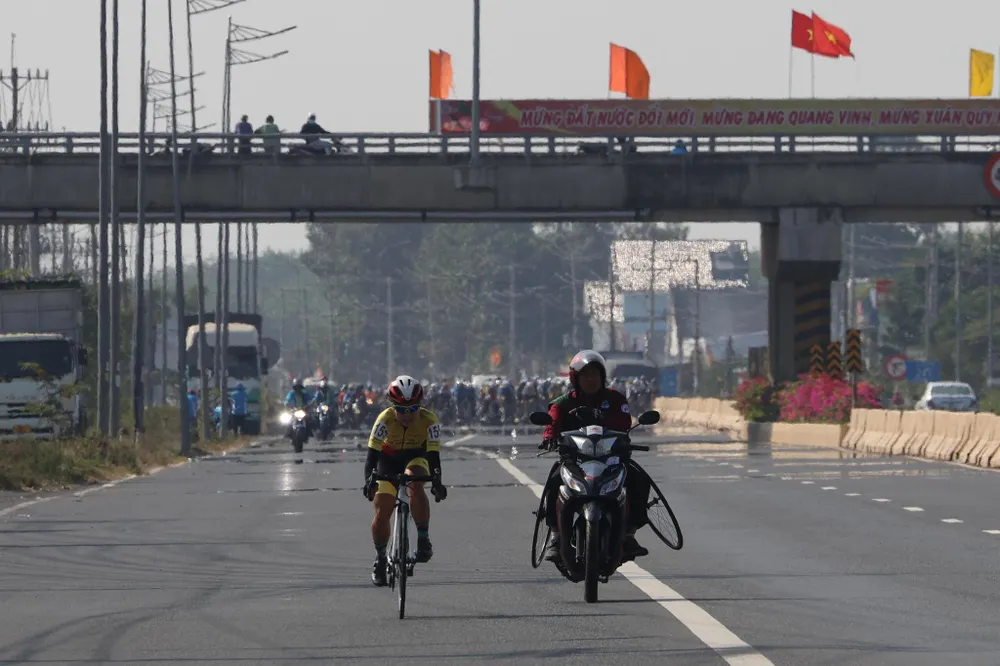 Các cô gái TPHCM Vinama thành công trong việc tấn công giải thưởng dọc đường