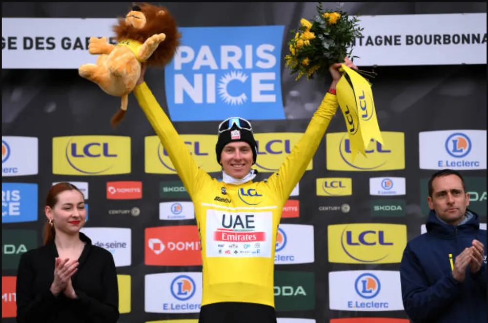 Tadej Pogacar đã vươn lên lấy Áo vàng