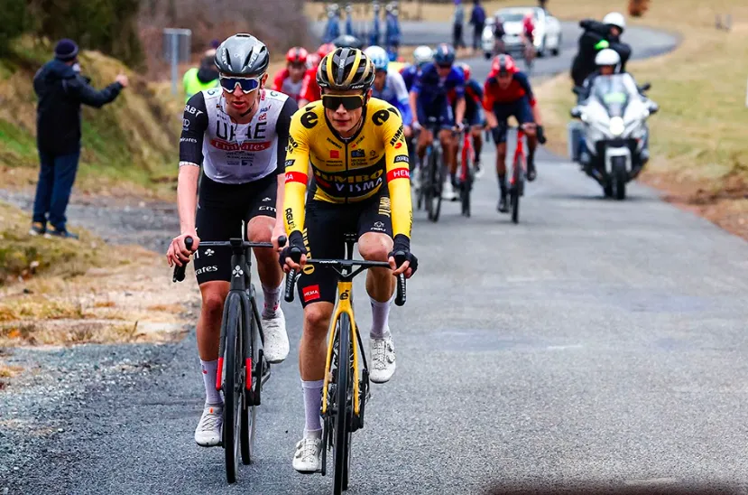 Pogacar và Vingegaard tấn công thoát đi