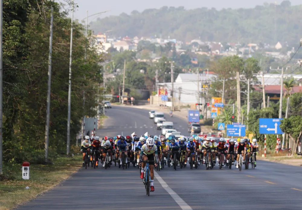 Những cuộc tấn công bất thành trước khi vào đèo