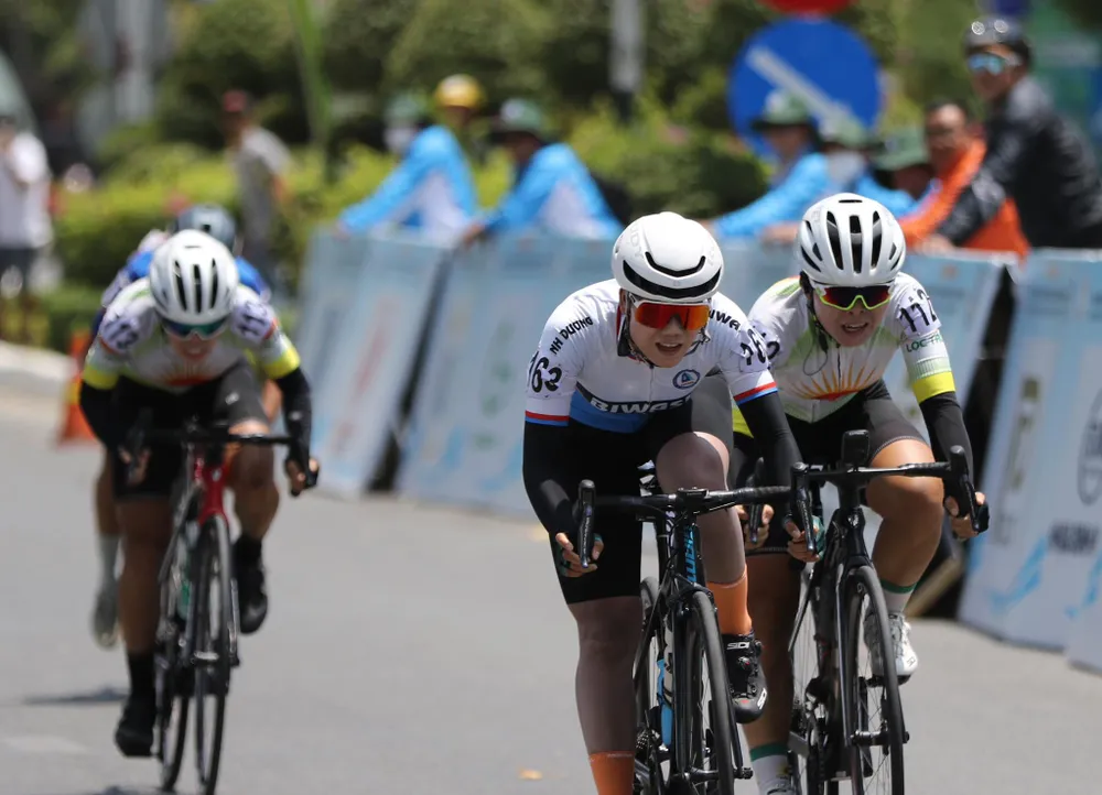 Pha nước rút về nhất của Bùi Thị Quỳnh Pha nước rút về nhất của Bùi Thị Quỳnh