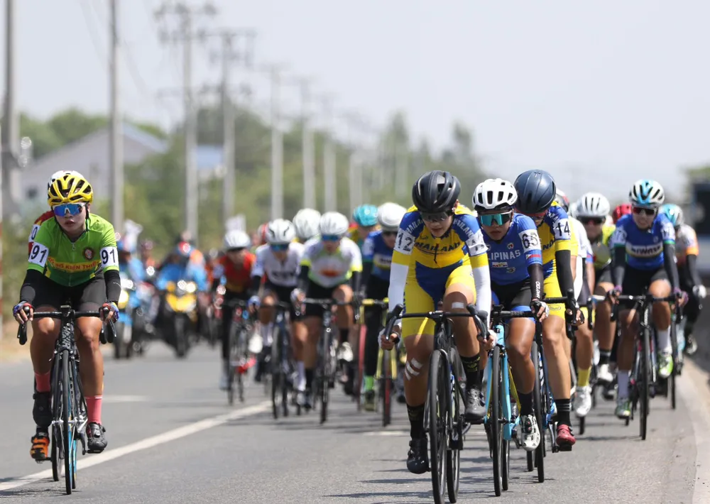 Các tay đua Thái Lan phải làm việc cật lực trước sự tấn công của đối thủ