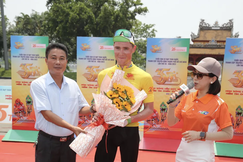 Petr Rikunov tiếp tục giữ Áo vàng sau 5 chặng