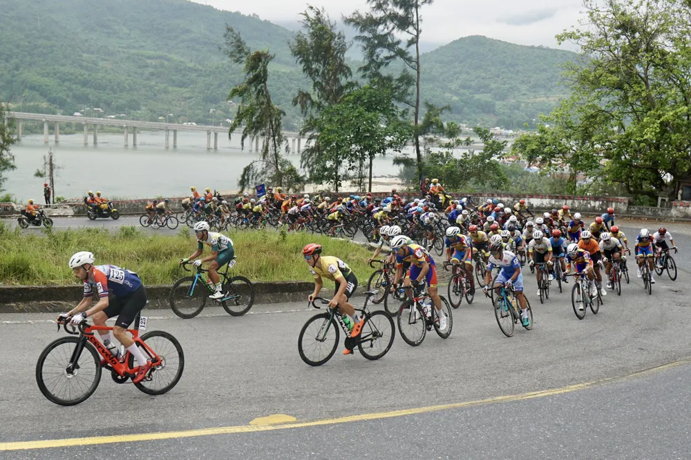 Cuộc chiến bắt đầu nóng lên khi vào chân đèo Hải Vân