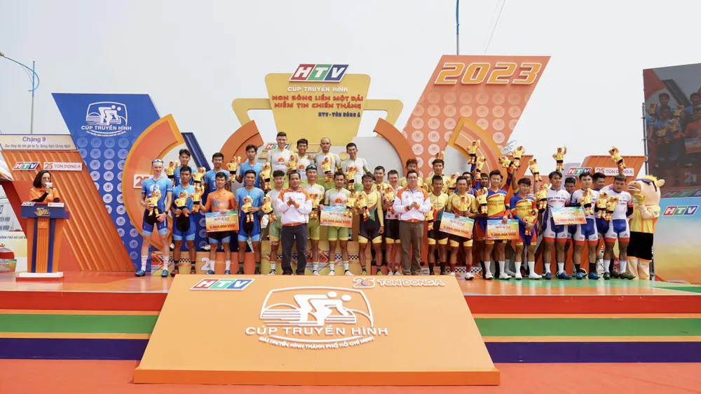 BTC Trao giải cho các đội có thứ hạng cao