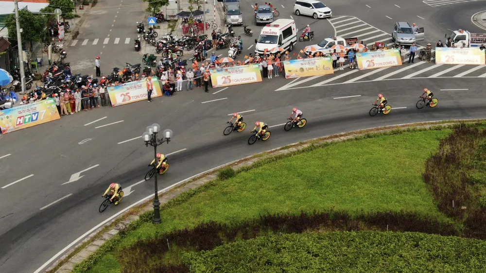 Đội TPHCM Vinama có ngày thi đấu chưa hoàn hảo. Ảnh: HOÀNG HÙNG