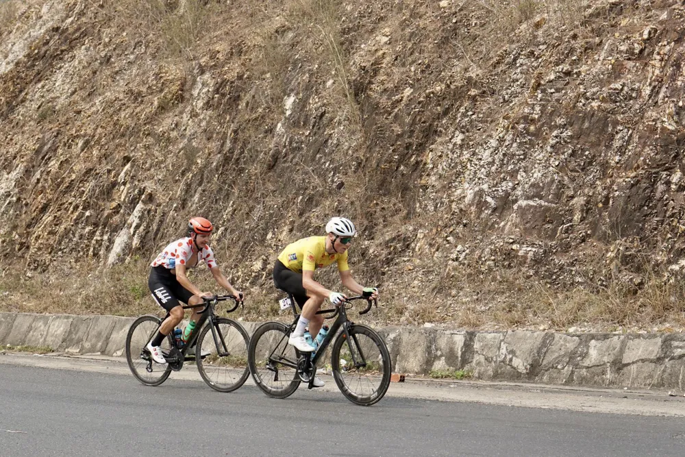 Áo vàng Petr Rikunov không để cho Igor Frolov có cơ hội lật đổ