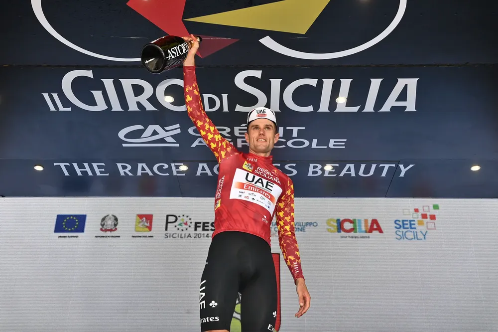 Finn Fisher-Black bảo vệ thành công áo đỏ tổng sắp