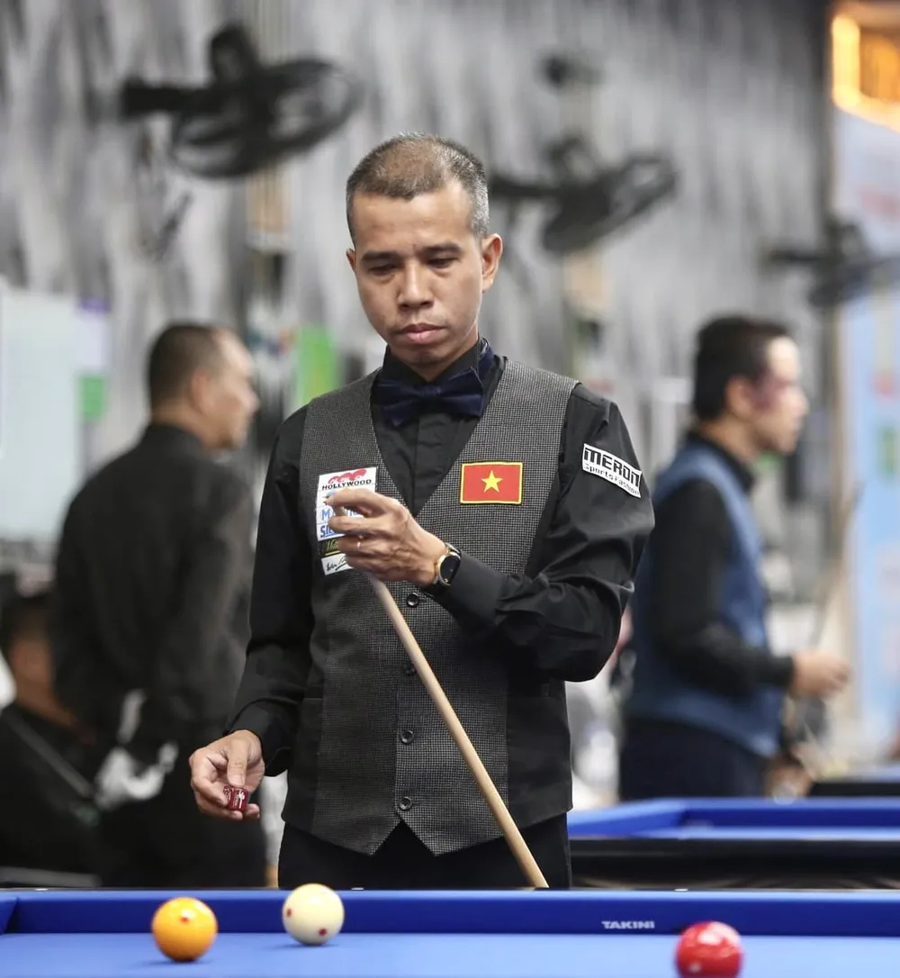 Trần Quyết Chiến bị đàn em làm cuộc lội ngược dòng Trần Quyết Chiến bị đàn em làm cuộc lội ngược dòng