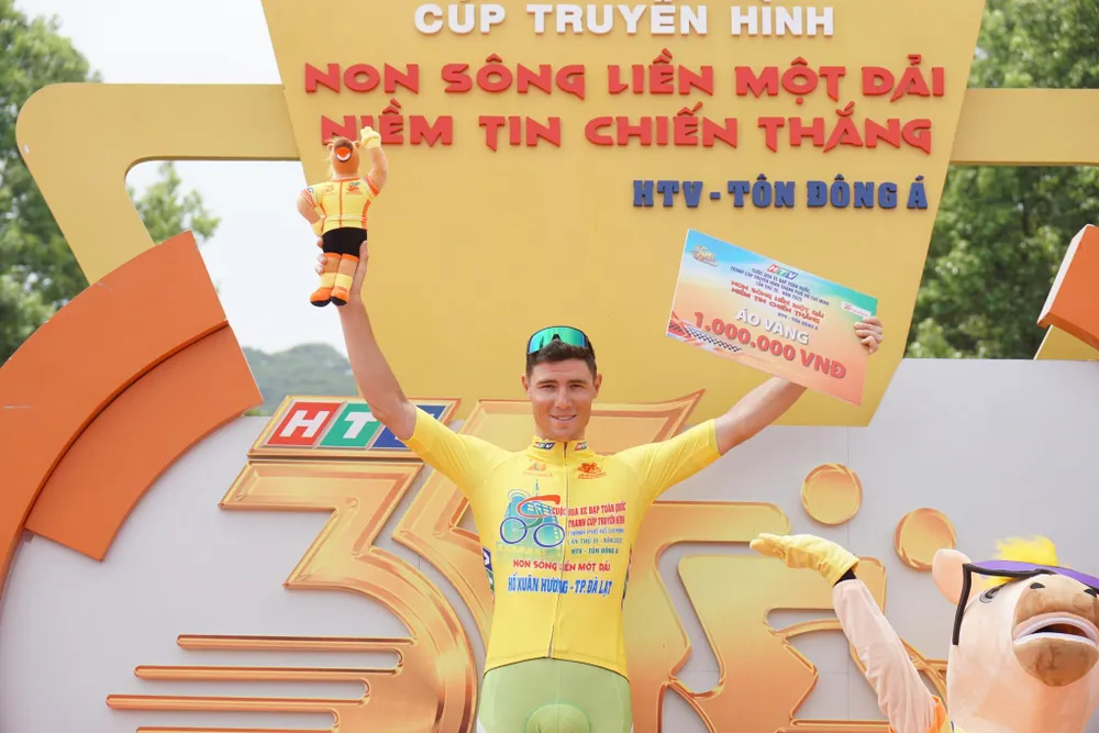 Petr Rikunov giữ áo vàng từ chặng 1 đến hôm nay