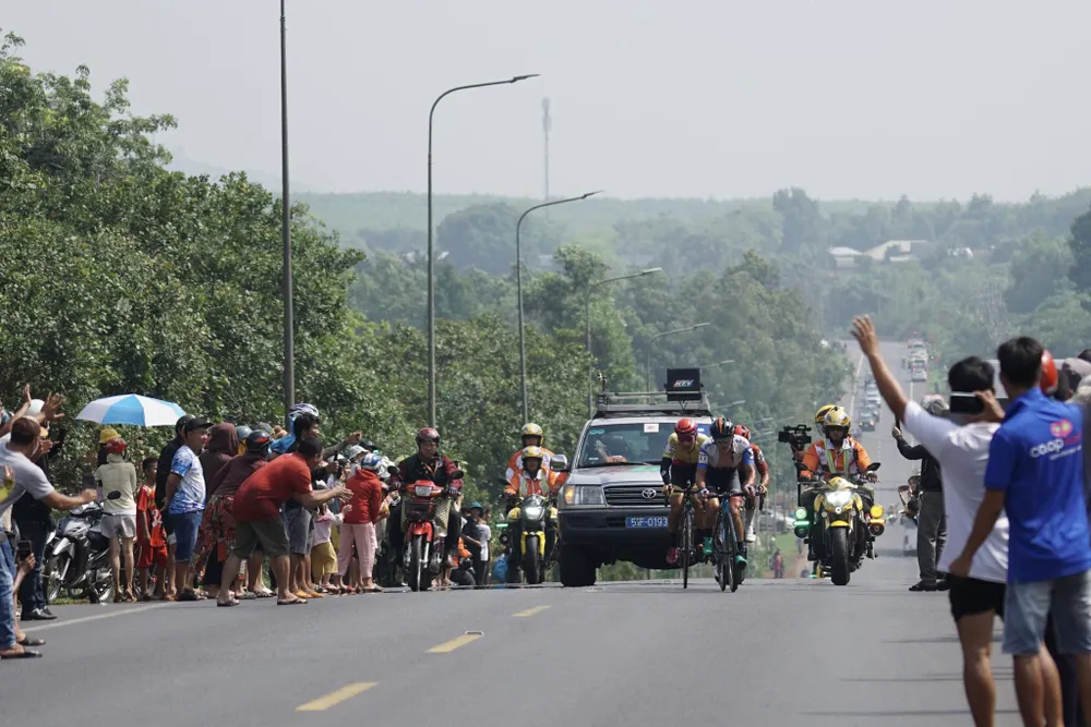 Tốp 3 tay đua tấn công thoát đi Tốp 3 tay đua tấn công thoát đi