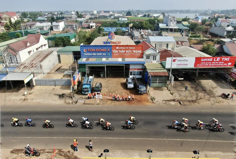 Màn rượt đuổi của hai tốp Màn rượt đuổi của hai tốp