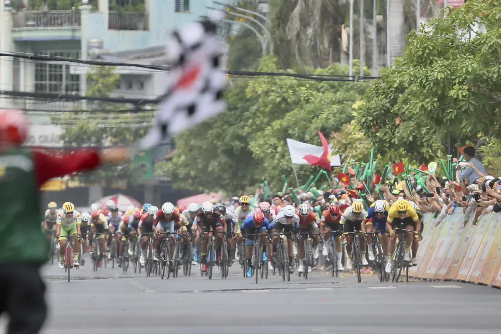 Màn so kè tốc độ ở đích đến