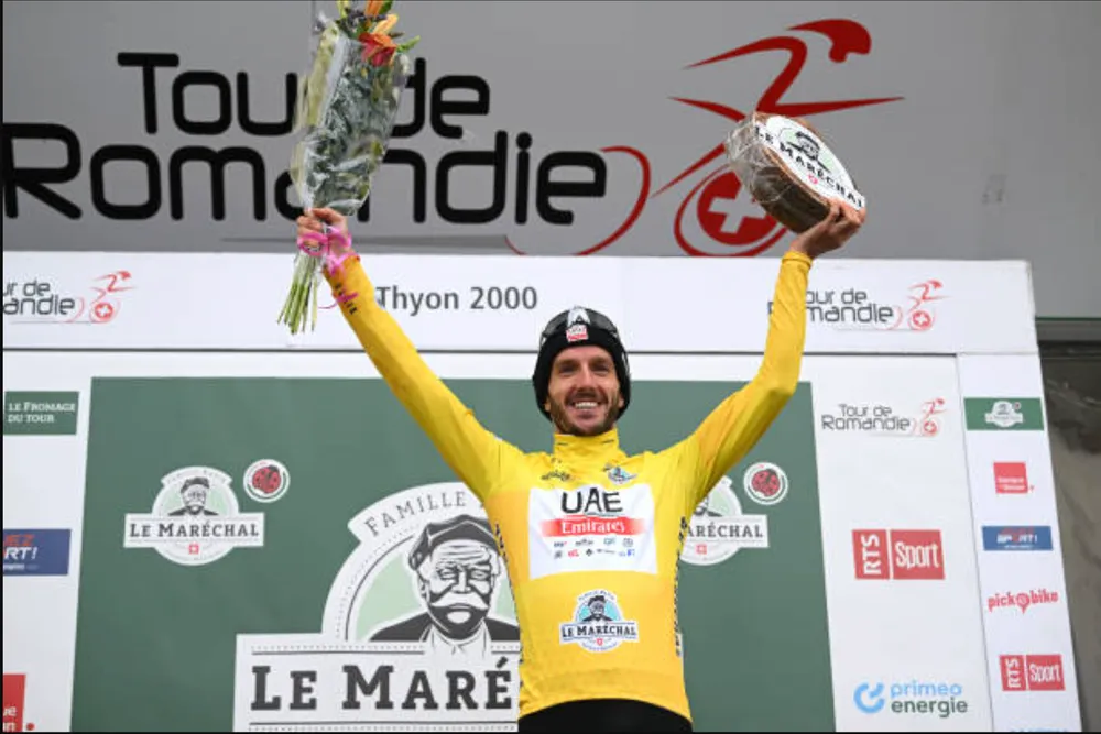 Adam Yates đoạt áo vàng