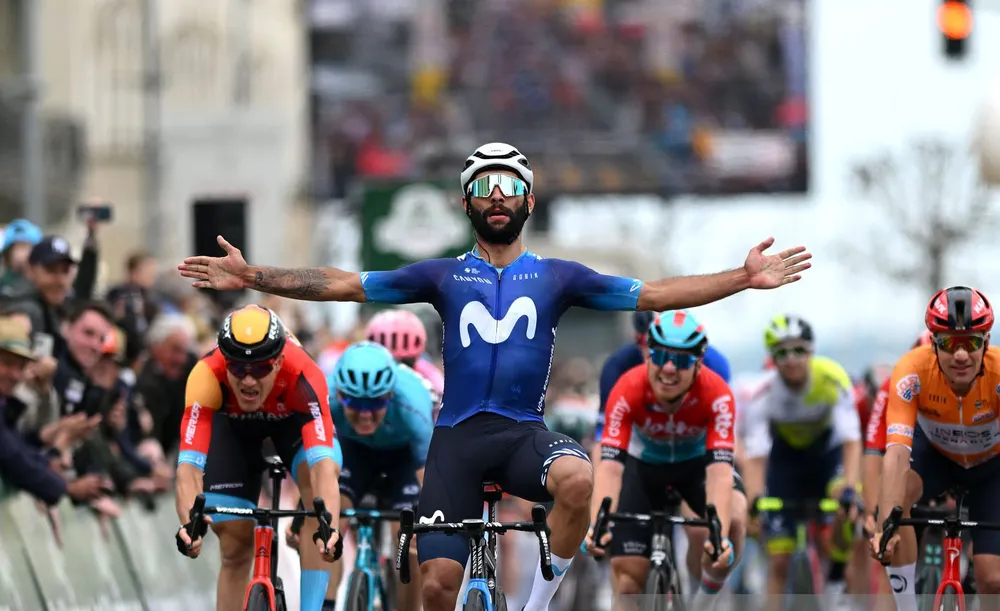 Fernando Gaviria rút thắng chặng 5