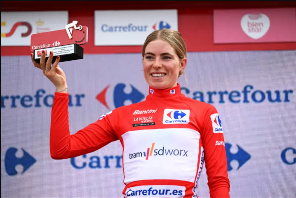 Demi Vollering đoạt áo đỏ tổng sắp Demi Vollering đoạt áo đỏ tổng sắp