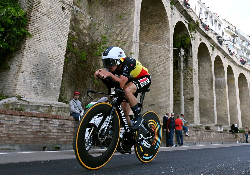 Remco Evenepoel chạy cá nhân tính giờ quá ấn tượng