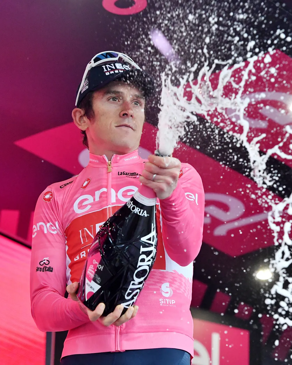 Geraint Thomas bảo vệ được áo hồng tổng sắp