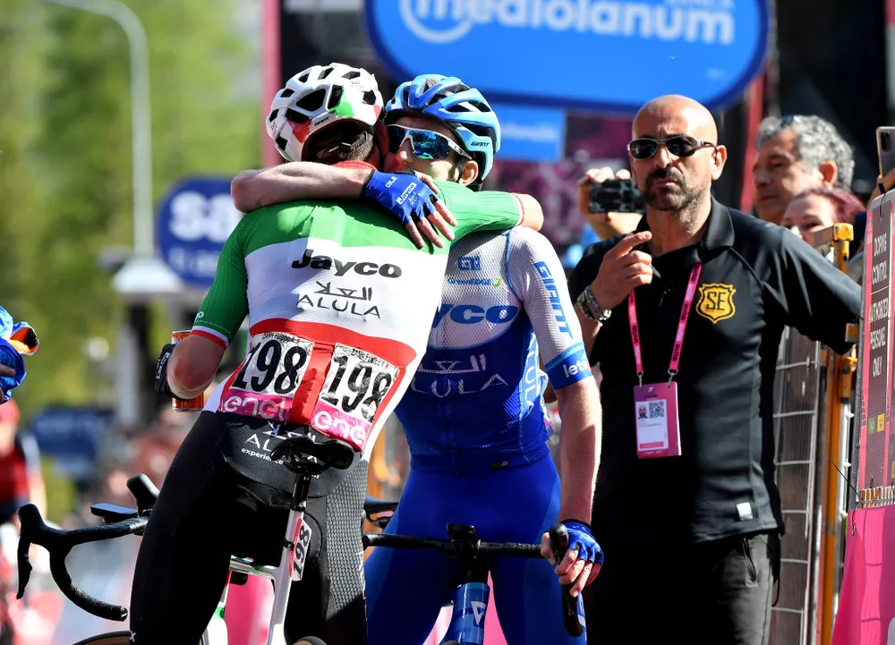 Filippo Zana chia vui với đồng đội