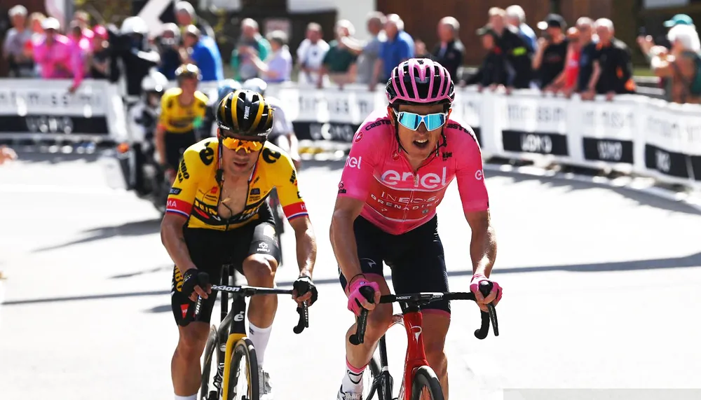 Geraint Thomas và Primoz Roglic tấn công thoát đi khỏi nhóm tay đua mạnh