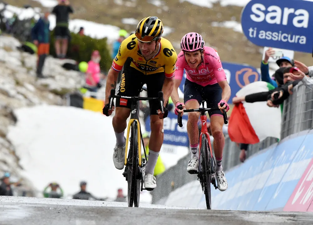 Dù rất nỗ lực, Primoz Roglic vẫn không thể đánh chiếm áo hồng