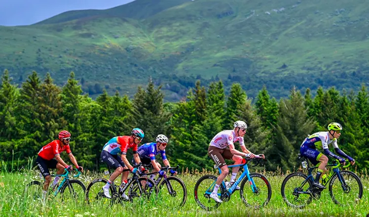 Nhóm 5 tay đua thoát đi